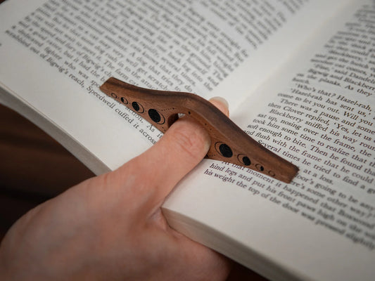 Paginahouder maanstanden walnoot