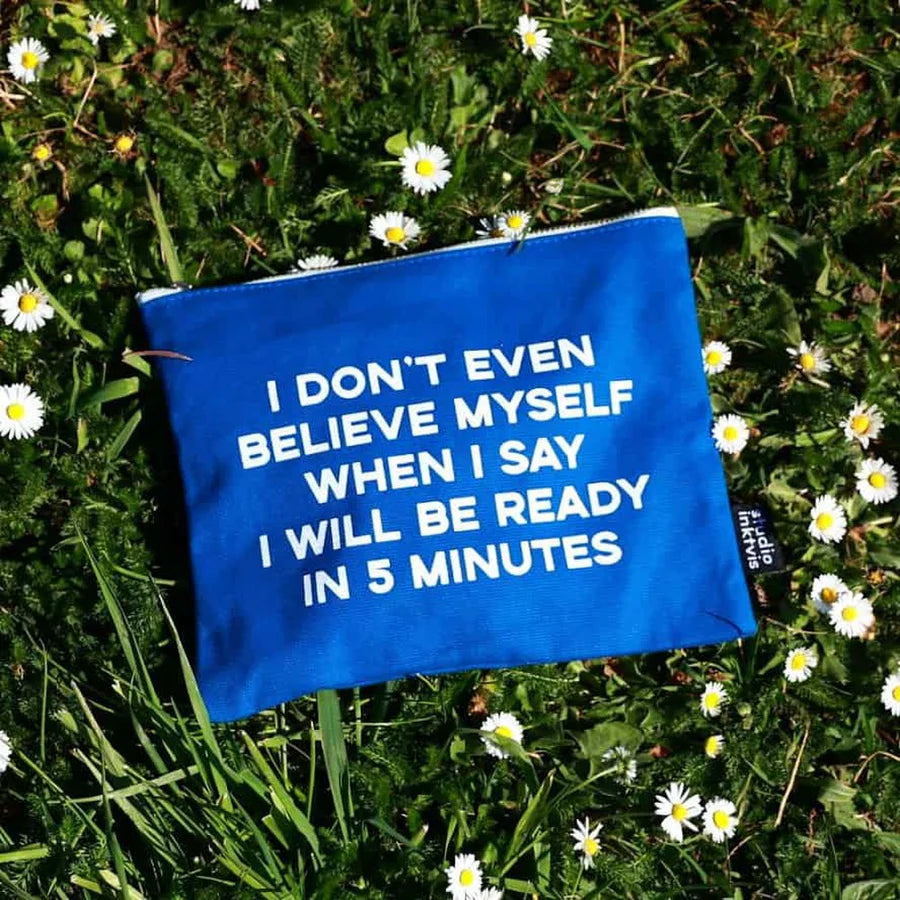 Etui 'I don't even believe myself'