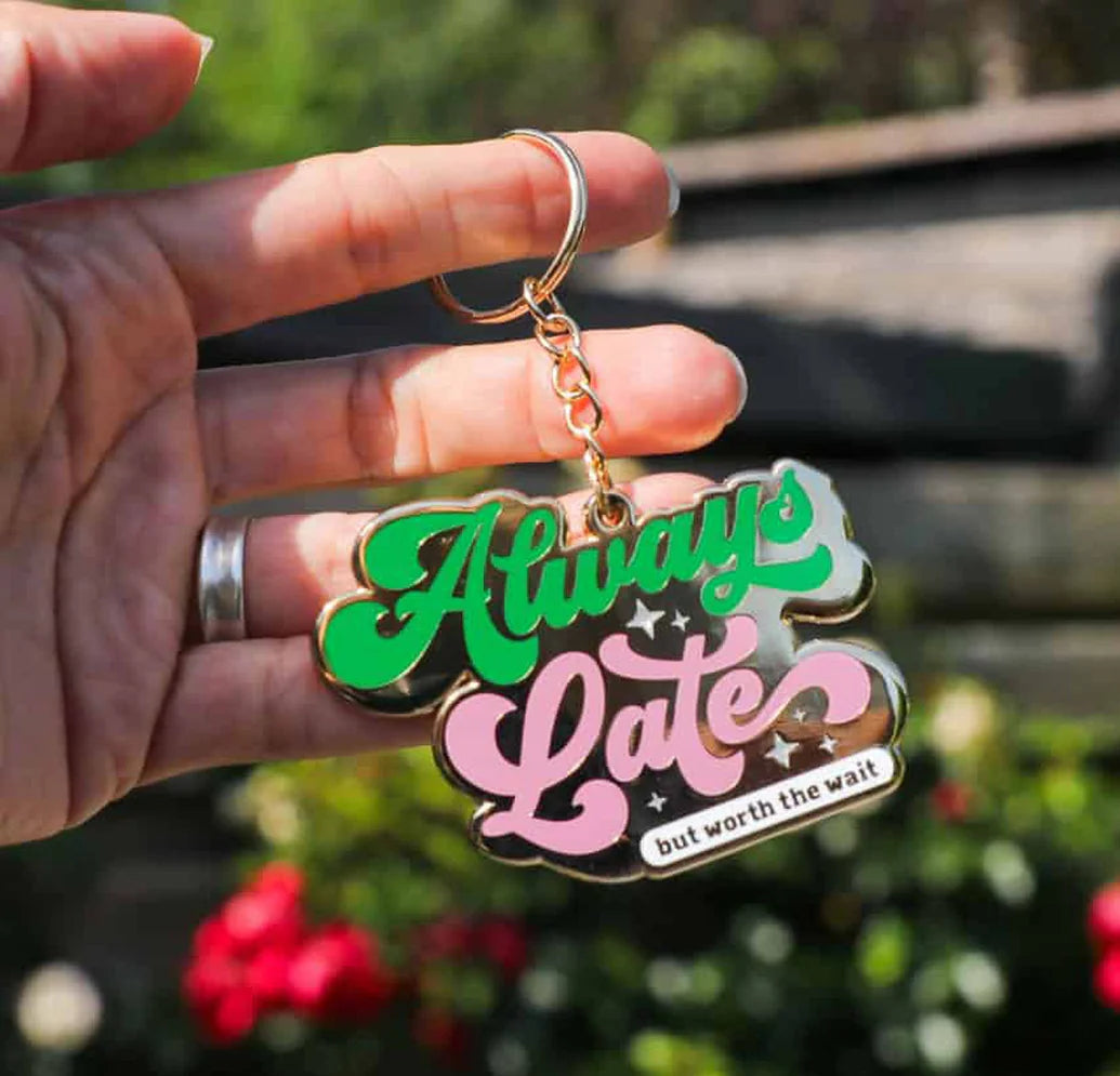 Sleutelhanger 'Always late but worth the wait'