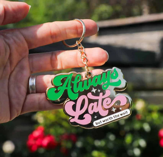 Sleutelhanger 'Always late but worth the wait'