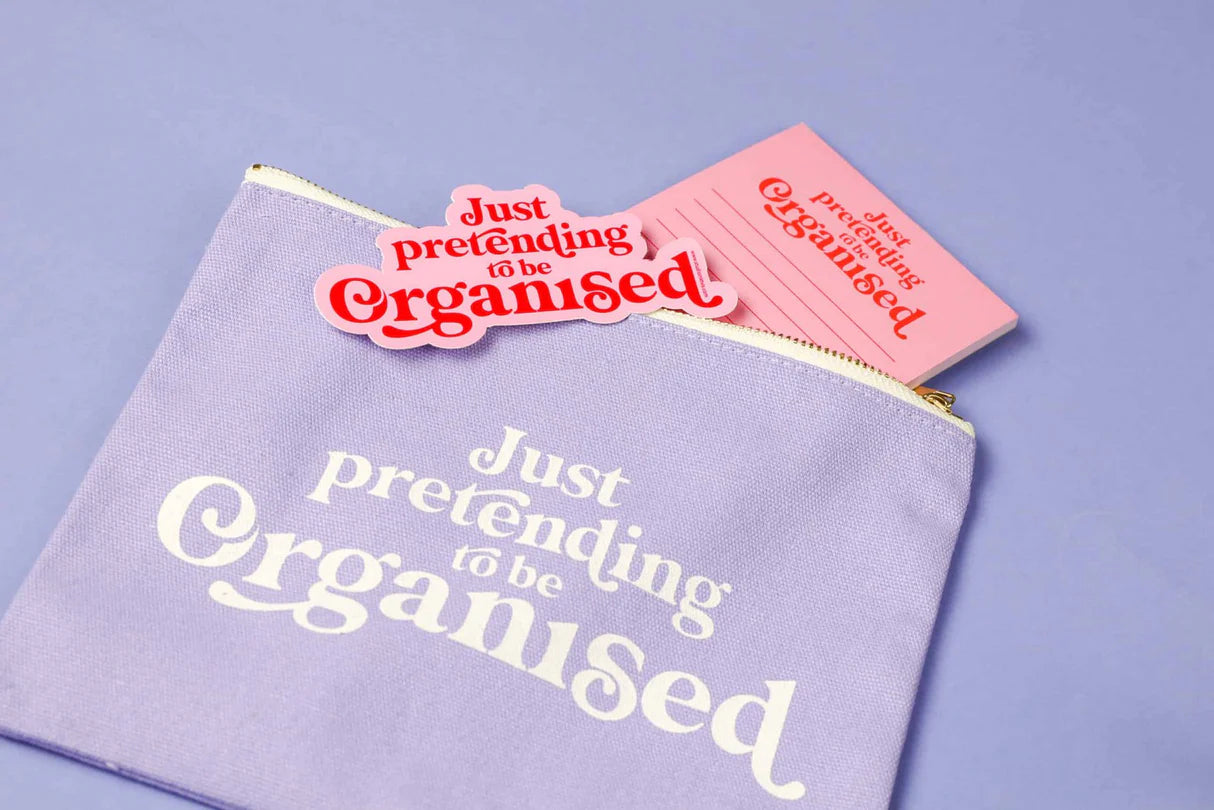 Etui 'Just pretending to be organised'
