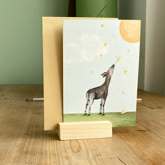 Wenskaart 'Okapi met hartjes'